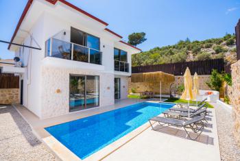 Villa Luvi, Doğa Manzaralı Jakuzili Balayı Villası