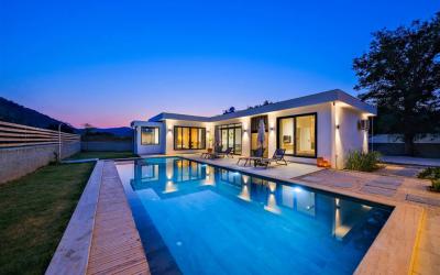 Villa İz Well Decorated Villa With Kids Pool