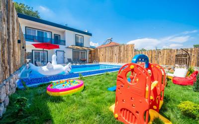 Villa Pine Garden, Jakuzili Bahçeli Tatil Villası