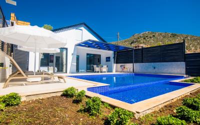 Villa Diriliş, Secluded Rental Villa With Jakuzzi