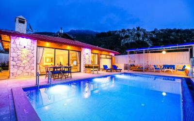 Villa Buse, Deniz Manzaralı Kapalı Havuzlu Tatil Villası