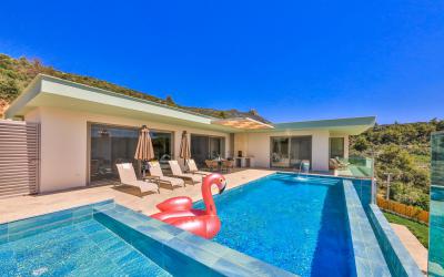 Villa Nova Deluxe, Deniz Manzaralı Saunalı Lüks Kiralık Tatil Villası