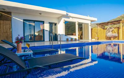 Villa Özlü - 2-Bedroom Kalkan Villa with Private Pool & Jacuzzi