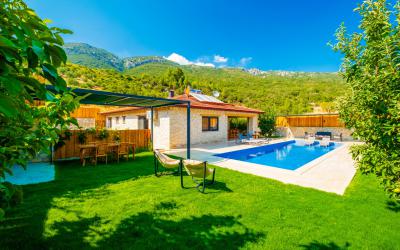 Villa Pitaya 2 - 3-Bedroom Stone Villa in Kalkan with Garden & Jacuzzi