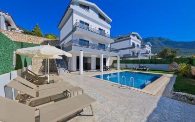 Villa Daisy A, Large Family Villa With Indoor Pool 