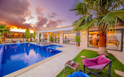 Villa Mancero, Kalkan Çavdır'da Geniş Havuzlu & Saunalı Kiralık Villa