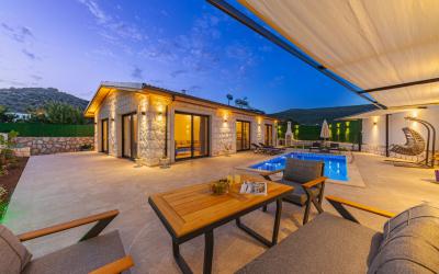 Villa Yıldız Bayındır, Garden Villa With Stone Architecture