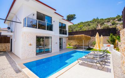 Villa Luvi, Rental Villa With Garden