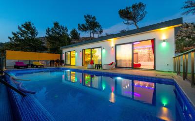 Villa Nilo | Üzümlü'de Özel Havuzlu & Doğa Manzaralı Balayı Evi