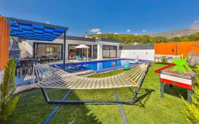 Villa Granada 2, Rental Villa With Garden