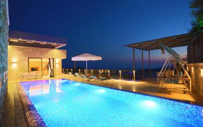 Villa White, Secluded Luxury Villa With Amazing Seaview