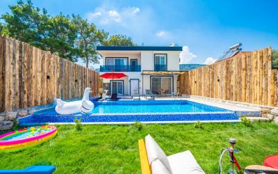 Villa Pine Garden, Family Villa With Garden