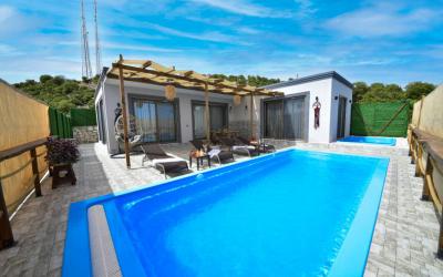 Villa Lüya, Jakuzzi Villa With Rental