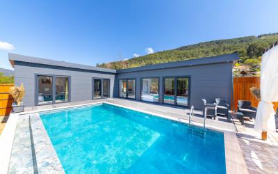 Villa Loçka, Nature View Villa With Large Garden