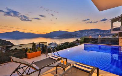 Villa Rainbow, Deniz Yakın Deniz Manzaralı Kiralık Villa