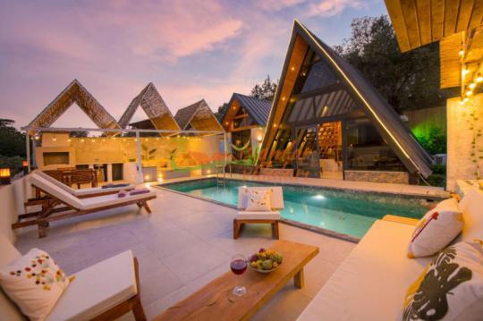 Bungalow Rentals with Jacuzzi