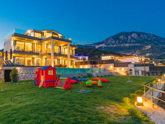 Luxury Conservative Villa